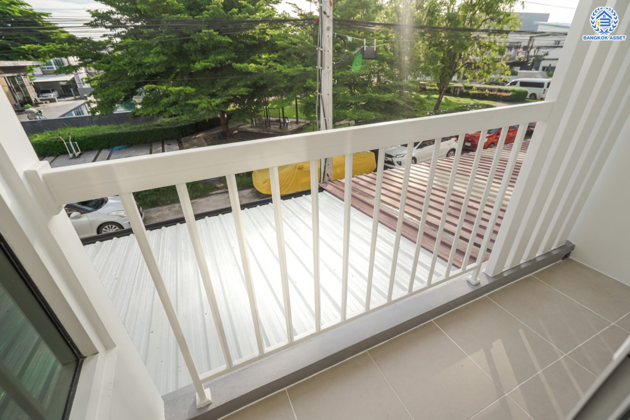 ทาวน์เฮ้าส์มือสองนนทบุรี ม.วิลเลตไลท์ ราชพฤกษ์-ปิ่นเกล้า เนื้อที่ 19.2 ตร.ว. ฟังก์ชัน 3 ห้องนอน 2 ห้องน้ำ จอดรถได้ 2 คัน บนทำเลสะดวกสบาย เดินทางง่าย เข้า-ออกได้หลายเส้นทาง ทั้งทางราชพฤกษ์ กาญจนาภิเษก และนครอินทร์ เพียง 5 นาทีถึงจุดขึ้นทางด่วน "ศรีรัช"...